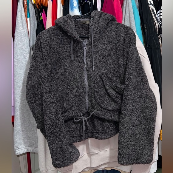 Gymshark Cozy Drawstring Zip Up Fuzzy Hoodie (Cropped) - Picture 5 of 13